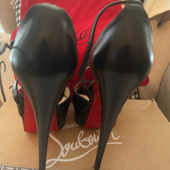 Used in great condition Christian Louboutin cross me 150 in black. - Picture 3 of 8